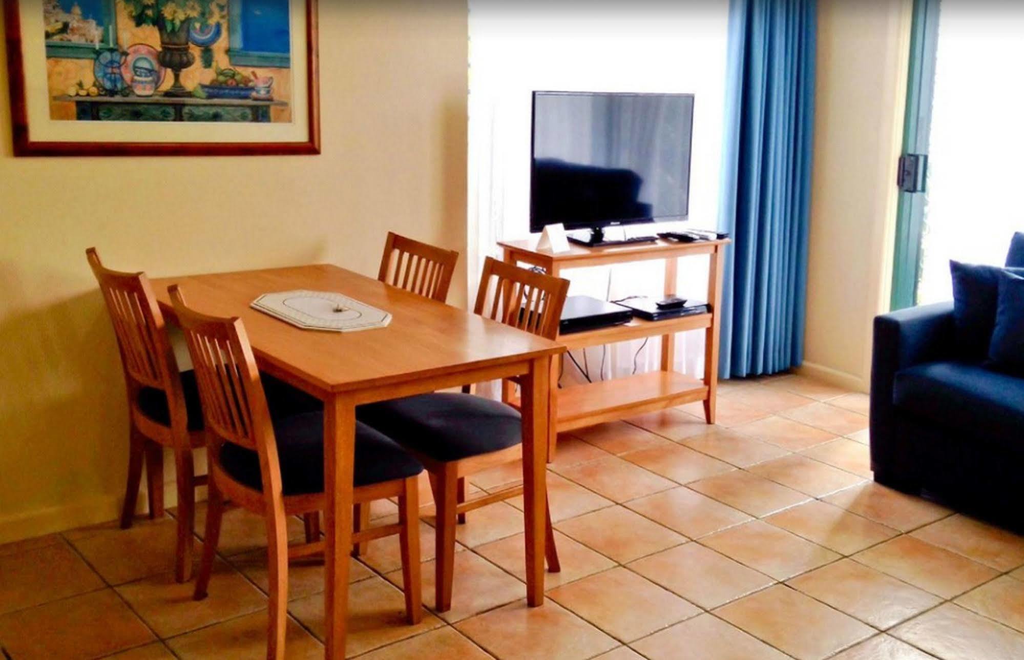 Oxley Cove Holiday Apartment Порт-Маккуори Экстерьер фото