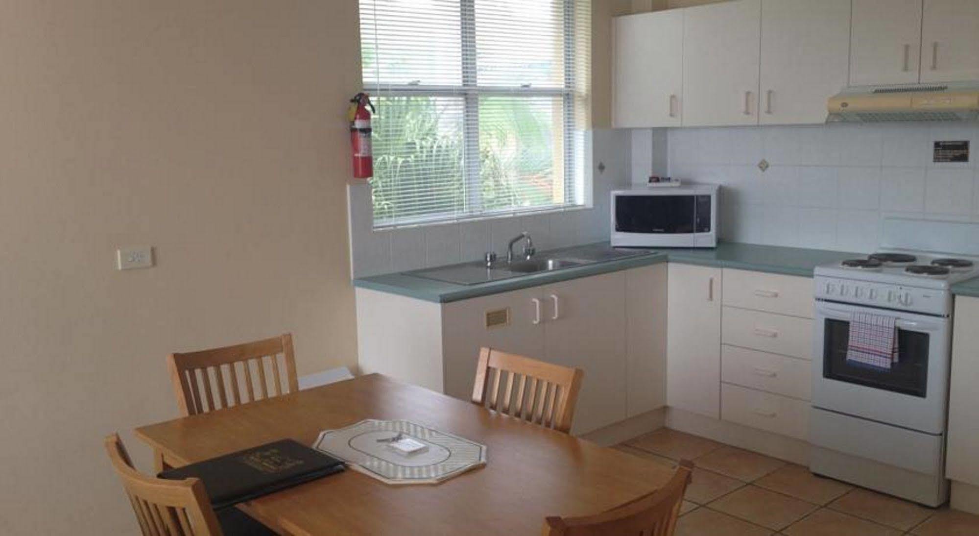 Oxley Cove Holiday Apartment Порт-Маккуори Экстерьер фото