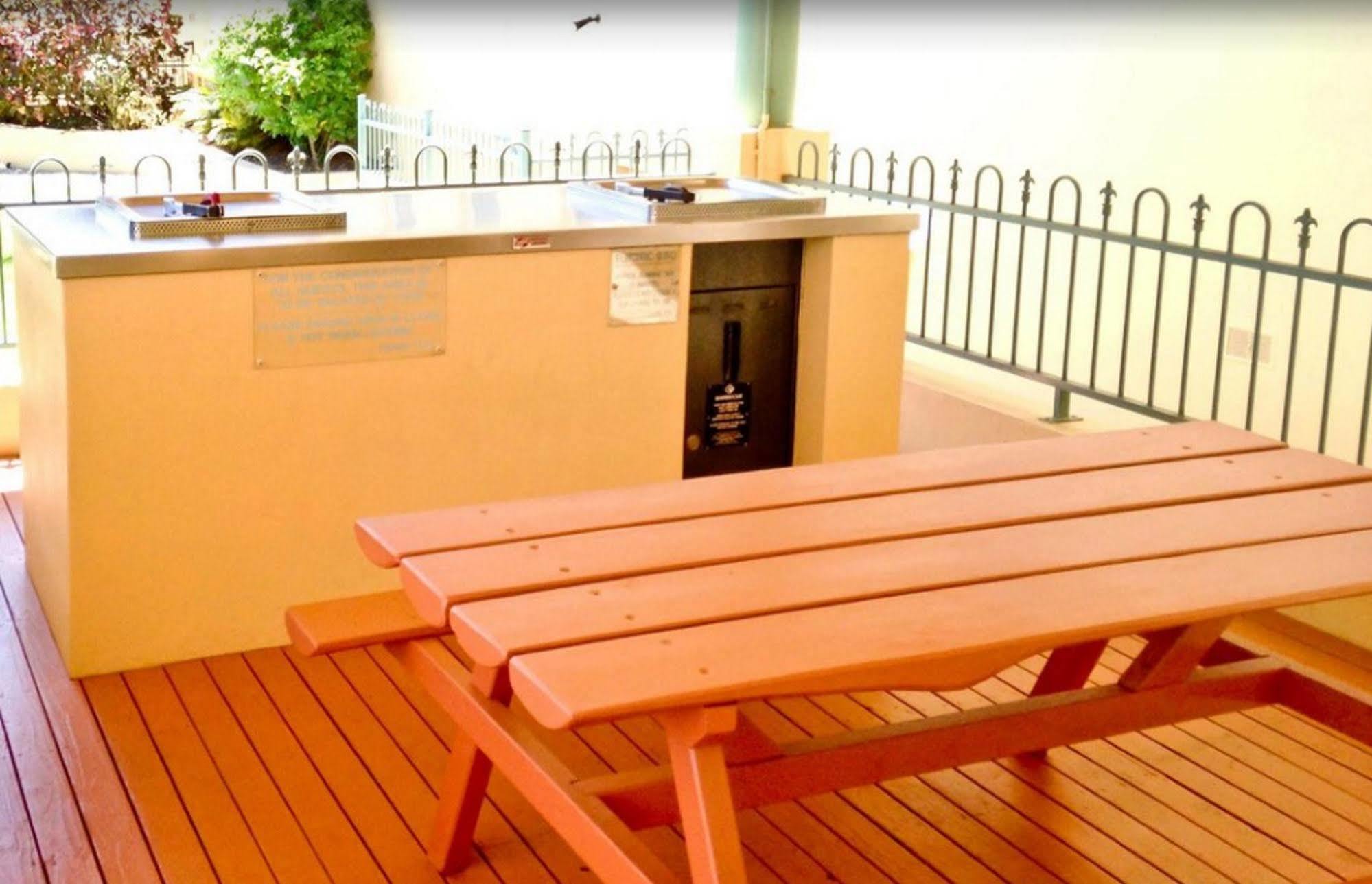 Oxley Cove Holiday Apartment Порт-Маккуори Экстерьер фото