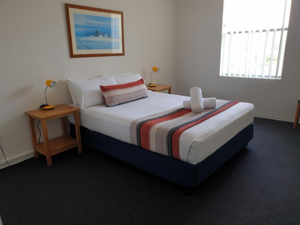 Oxley Cove Holiday Apartment Порт-Маккуори Экстерьер фото
